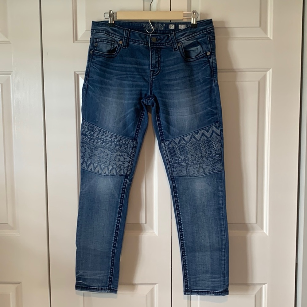 Miss Me Jeans Embroidered Knee Sz 31